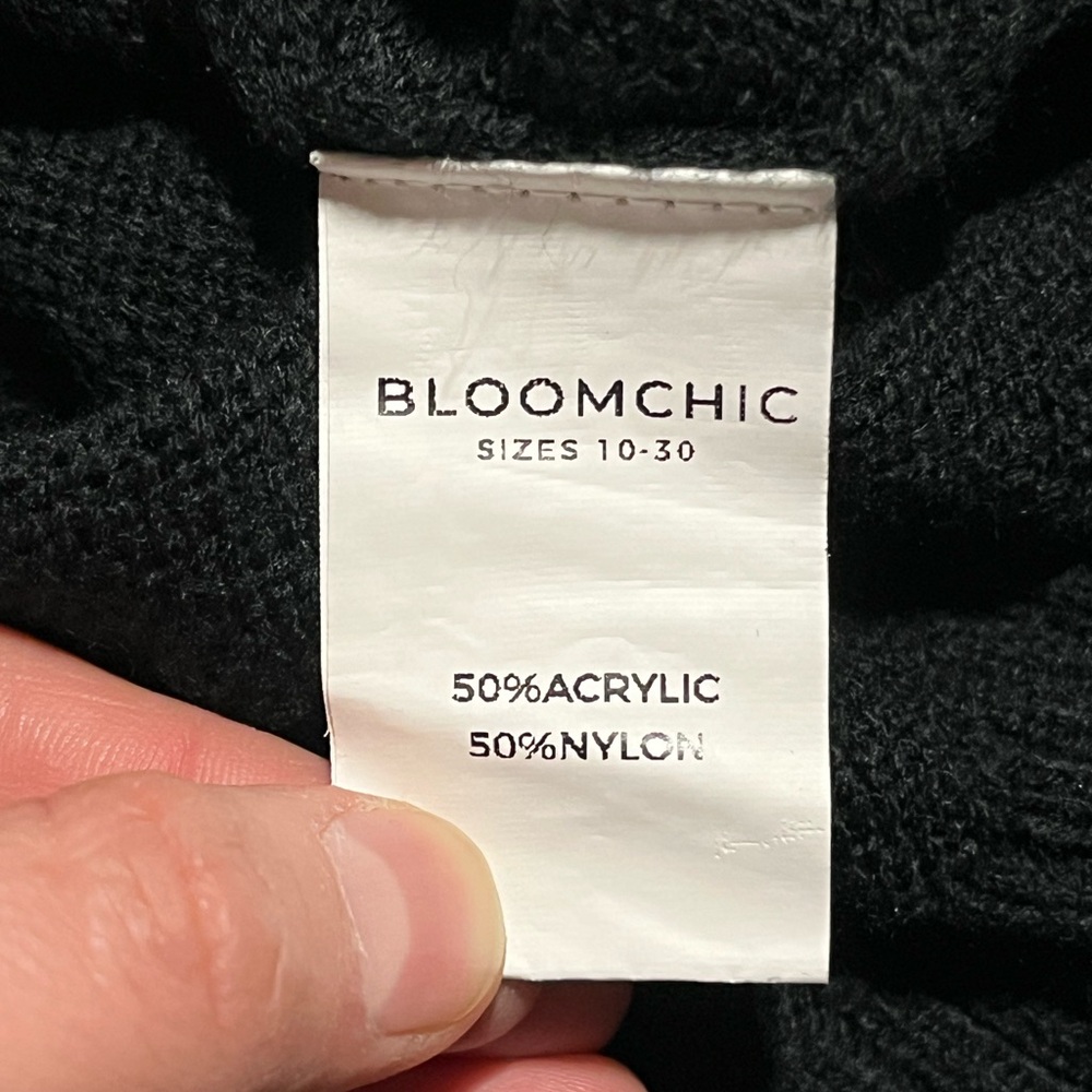 BloomChic Gray and Black Button-Accent Sweater size 14-16 - Picture 4 of 9